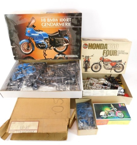 Model kits, to include Airfix Honda 750 Four 1/8th scale kit, Humbrol 1/8th scale BMW 100RT, Pyro Harley Davidson Electroglide bike, etc. (4)