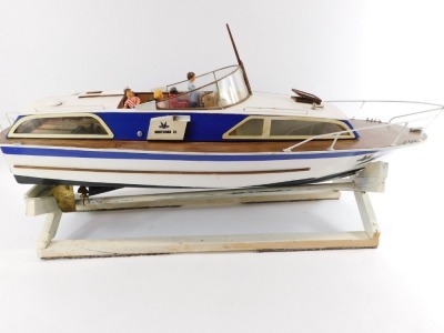 A Fairey Huntsman 31 radio controlled boat, 1:16 scale, with action radio control gear and two Grouper motors, 87cm wide.. - 5