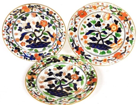 Three early 19thC English porcelain dessert plates, with Imari floral decoration, 21cm diameter.