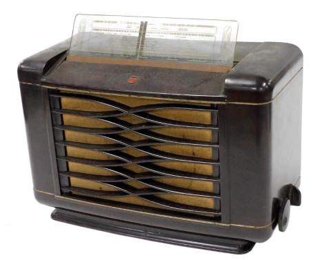 A Philips brown Bakelite cased radio, type 462A-15, number 3364. Buyer Note: WARNING! This lot contains untested or unsafe electrical items. It is supplied for scrap or reconditioning only. TRADE ONLY