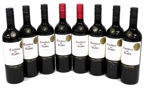 Six bottle of Casillero del Diablo Merlot 2019, and two bottles of Cabernet Sauvignon 2018, all reserva. (8)