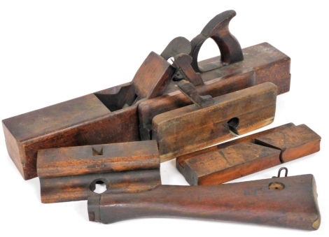 A beech wooden block plane, other planes, and an air rifle or rifle butt. (a quantity)