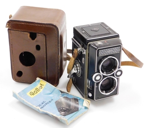 An F&H Rollei Magic camera, for 120 film, with 1:3,5/75mm lens, brown leather cased.