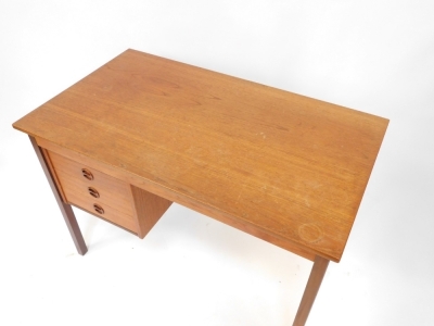 A 1960's/1970's teak desk, with three drawer arrangement, on tapered legs, 72cm high, 103cm wide, 60cm deep. - 2