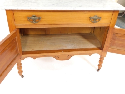 A Victorian washstand, with a leaf carved pediment over a six green tile floral splash back, flanked by spindles and shaped shelves, the marble top over a long drawer and panelled doors, raised on turned legs, on castors, 133cm high, 99cm wide, 46.5cm dee - 3