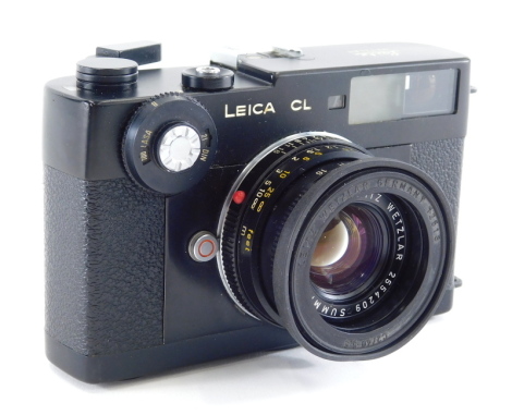 A Leica CL Leitz Wetzlar camera, with 1:2/40 Leitz Wetzlar lens 2554209, with lens cap and outer case, 8cm high.