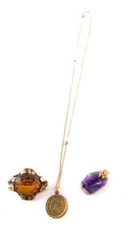 A group of jewellery, comprising a Pinchbeck and citrine bar brooch, 2½cm wide, a rough cut amethyst and plated mounted pendant, 2cm high and a 9ct gold neck chain, 40cm long, with St Christopher pendant, weighable gold 1.3g. (4)