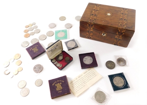 A 19thC walnut Tunbridge jewellery box, 10cm high, 22cm wide, 15cm deep, containing a quantity of various coins, Festival of Britain, commemorative crowns, 1977 Silver Jubilee crown, various other cased, etc., low denomination, 1943 farthing, 1899 threep