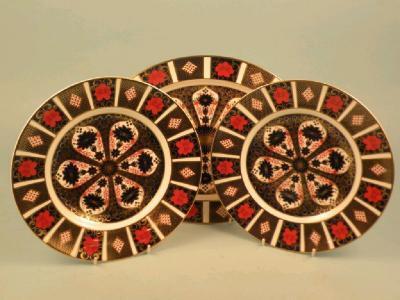 A pair of Royal Crown Derby Old Imari pattern plates