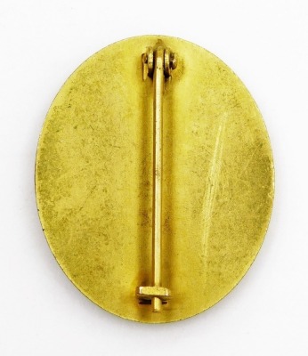 A German Third Reich Gold Wound Badge, gilt metal with original case and label to the underside for Hauptmunzamt Wein III. - 3