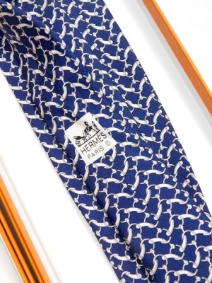 Two Hermes silk ties, comprising a red tie with linked design, and a blue tie with horse bit link design, both boxed. - 3