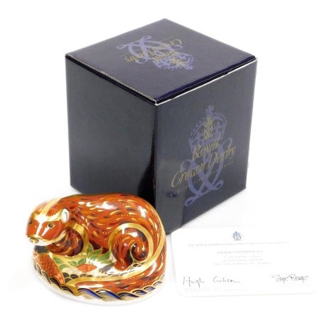 A Royal Crown Derby porcelain Otter paperweight, a gold signature edition specially commissioned by The Guild of China and Glass Retailers, designed by Sue Rowe 2001, with gold stopper and gold printed marks, 12cm wide, boxed with certificate.