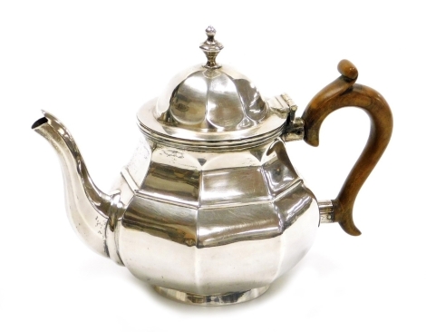 A George V silver bachelor's teapot, of octagonal baluster form, S Blanckensee & Son Ltd, Birmingham 1917, 11¼oz gross, 16cm high.