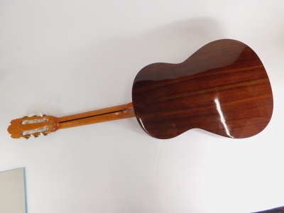 A 20thC Japanese Takeharu acoustic guitar, model GT-85 numbered 80462 with Kiso Suzuki Violin Co label, 98cm long. - 8