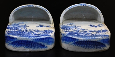 A very rare pair of Japanese Seto porcelain shoes, decorated in underglaze blue with poppies, Meiji period, 11.3cm high, 16.6cm wide, 27.8cm long. - 4