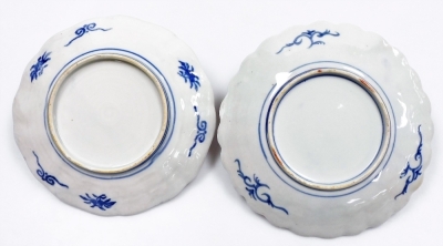 Five Japanese Meiji period Imari dishes, with wavy rims, each approx 21cm diameter. - 5