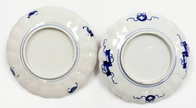 Four Japanese Meiji period Imari dishes, with wavy rims, each approx 21cm diameter. - 3