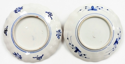 Four Japanese Meiji period Imari dishes, with wavy rims, each approx 21cm diameter. - 7