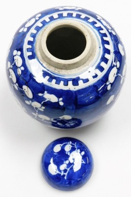 Two Chinese porcelain blue and white ginger jars in prunus pattern, one with four character Kangxi mark to base, 20cm high and 15cm high. - 7