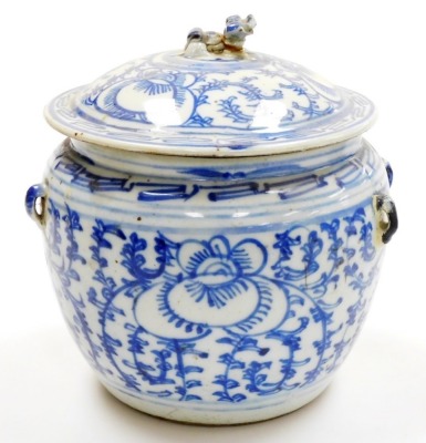 A Chinese blue and white porcelain jar and cover, with a dog of fo finial, 22cm high, a Willow pattern sweetmeat dish, 26cm wide, and a Japanese hexagonal brush pot with pierced sides, 9cm high. - 4