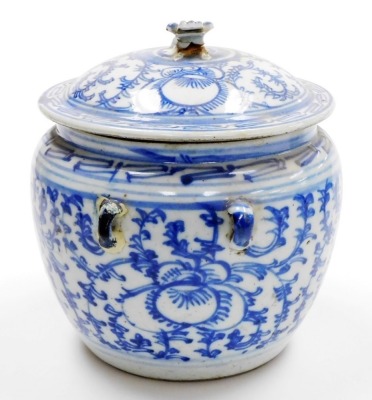 A Chinese blue and white porcelain jar and cover, with a dog of fo finial, 22cm high, a Willow pattern sweetmeat dish, 26cm wide, and a Japanese hexagonal brush pot with pierced sides, 9cm high. - 5