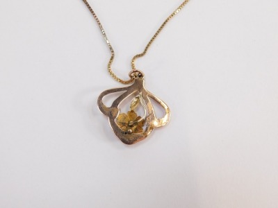 A Balestra 9ct gold pendant and chain, the Art Nouveau design pendant of three twist form with central flower, yellow metal unmarked, on a box link neck chain stamped 375, 40cm long, 5g, boxed. - 3