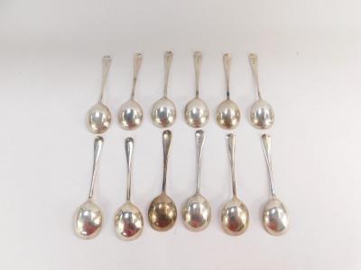 A set of twelve Edward VII silver soup Old English pattern soup spoons, London 1933, 28½oz. - 2