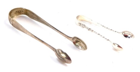 Two pairs of silver sugar nips, comprising a small pair with apostle handle, Birmingham 1911 and a further Fiddle pattern set, London 1877, 2oz. (2)