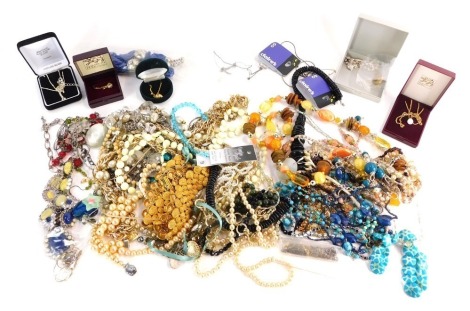 A group of modern costume jewellery, comprising Le Chat, neck chains, beaded necklaces, earrings, various jewellery boxes, etc. (1 box)