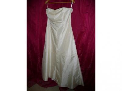 Elements - Amanda Wakeley. A size 14 nylon/polyester cream classic wedding dress