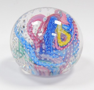 A vintage millefiori swirl paperweight, with graduated bands of air bubbles, 8cm diameter. - 3