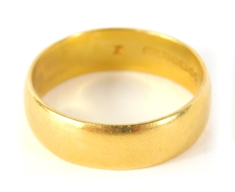 A 22ct gold wedding band, size S, 6.9g.
