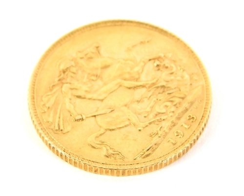 A George V full gold sovereign, 1913.