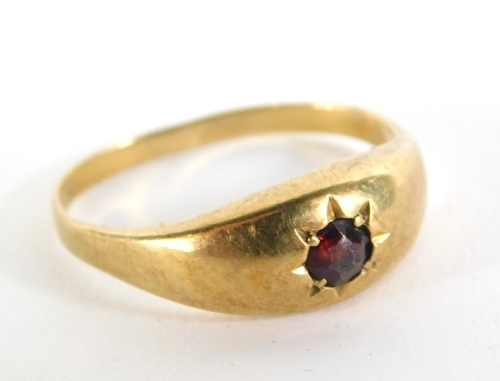 A 9ct gold dress ring, inset with small red stone, marked 375, size P, 2.4g all in.