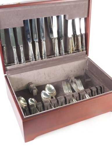 An Elizabeth II part canteen of silver cutlery, to include, soup spoons, forks, knives, etc., part settings, Sheffield 1993, 55oz of weighable silver, in part canteen.