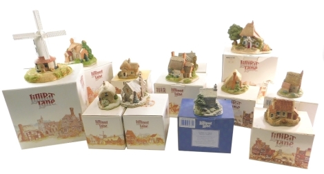 Various Lilliput Lane cottages, Wellington Lodge, 6cm high, various others. (a quantity, boxed)