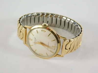 An Accurist 9ct gold cased gents wristwatch, with silvered numeric dial, 3cm diameter, on an expanding gold plated and stainless steel strap, 45g all in. - 2
