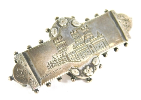 A Victorian silver bar brooch, the shaped bar with engraved Lincoln Cathedral panel, with bobbled outer border, 4.5cm wide, 4.8g all in, boxed.