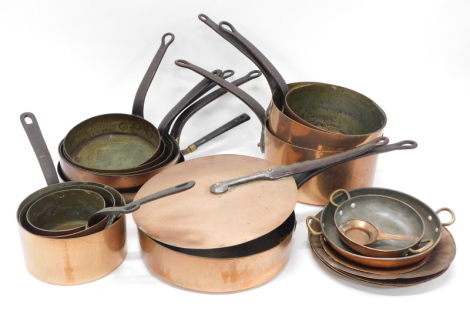 Various copper ware, early 20thC frying pans, pans, brass handle pans, etc., 39cm wide, etc., (a quantity)