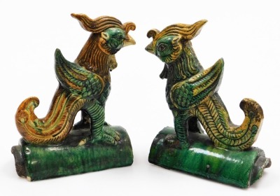 Two similar Chinese glazed pottery ridge tiles, in Ming dynasty style, each mounted with a mythical bird in yellow and mottle green glazes, 28cm high. - 3