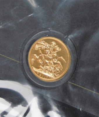 An Elizabeth II 2017 full gold sovereign, in presentation packaging from The Coin Portfolio Management. - 2