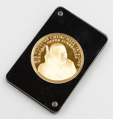 A 2015 Winston Churchill commemorative gold five pound crown, in fitted box with outer box, lacking certificate, 40.0g. - 2