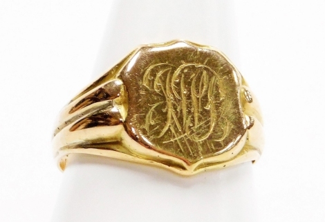 A signet ring, with shaped shield crest bearing initials, but rubbed, on reeded shoulders, yellow metal stamped 18ct, size L, 8.7g.