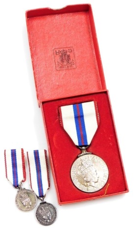 A Queen Elizabeth Silver Jubilee Medal 1977, and two miniature medals. (3)