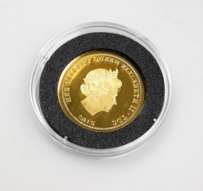 A VE Day 70th Anniversary commemorative double crown coin, issued in 2015, in 9ct white gold layered with 24ct yellow gold, 4g, with certificate, in fitted case. - 3