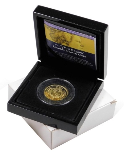 A 9ct gold double crown, the "Vivat Regina" issued 2015, in 9ct gold, 4g.