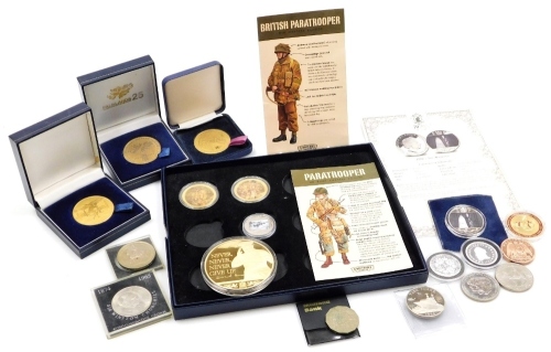 A group of commemorative coins, to include a 25th Anniversary Liberation of The Falkland Islands medallion, commemorative D Day medallion, commemorative crowns to include Winston Churchill, Falkland Islands, etc. (1 tray)