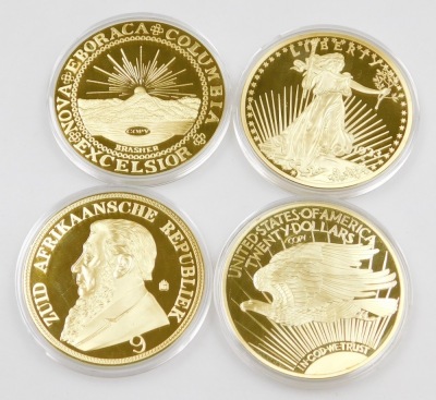 A United States Liberty gold plated copy 1933 twenty dollars coin, together with four Gold Giants commemorative United States 20 dollar coins, with certificates, boxed. - 2