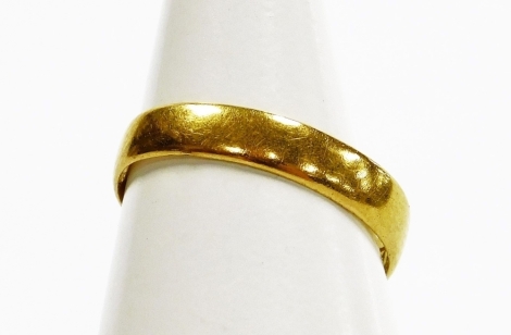 A 22ct gold wedding band, size I, 2.1g.