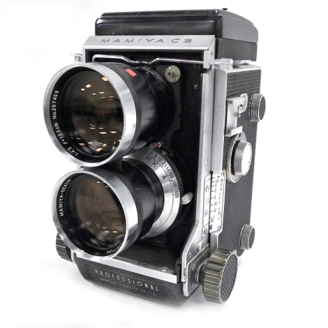 A Mamiya C3 Professional camera, with twin lenses, 1:4.5F=13.5cm, number 297134 and 297409.